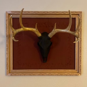 Near and Deer Faux Taxidermy Native American Carving Deer Skull Wall Mount Black//Gold