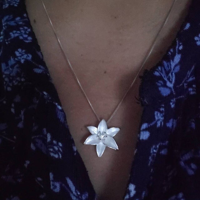 ☆Hei☆ lilies pendant necklace HE23SMNSG970XXFR 31ndouHhurL.jpg_BO30,255,255,