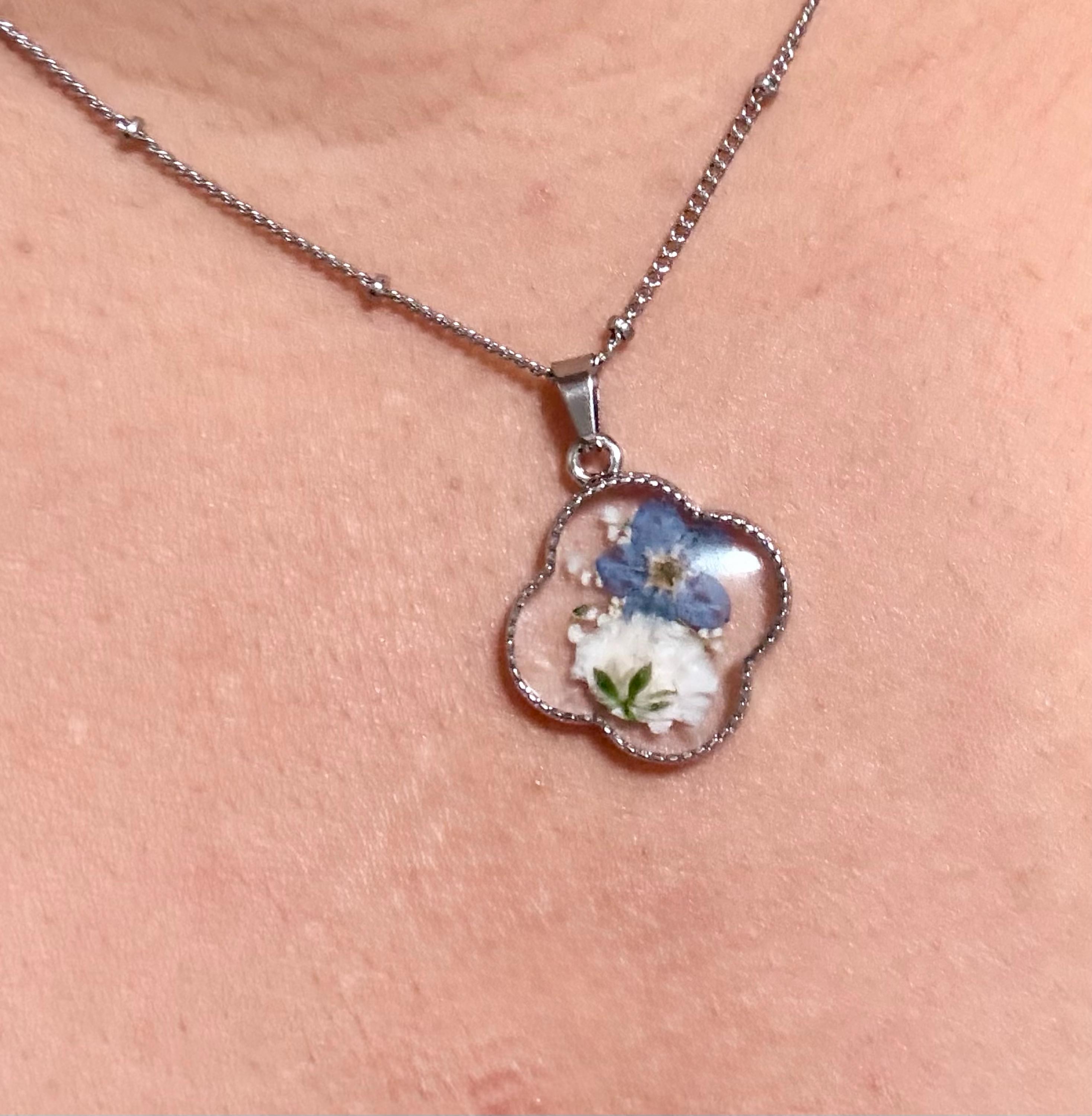 Forget Me Not and Baby&#39;s Breath Necklace, Resin Real Pressed Flower Jewerly, ForgetMeNot, Miscarriage Gift, Necklace for Women, Gift for Her