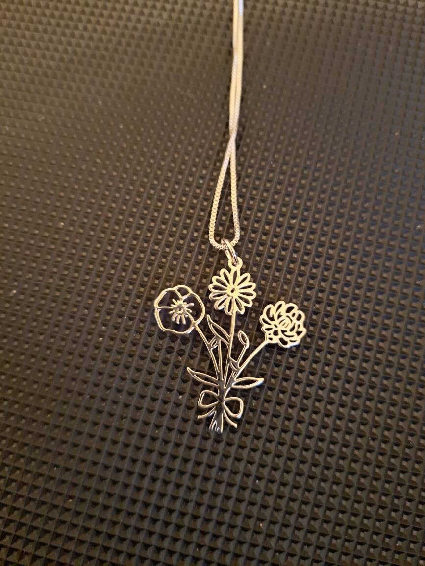 Custom Multiple Birthflower Necklace, Floral Bouquet Necklace, Family Member Necklace for Mom, Birthday Gift for Her, Christmas Gift