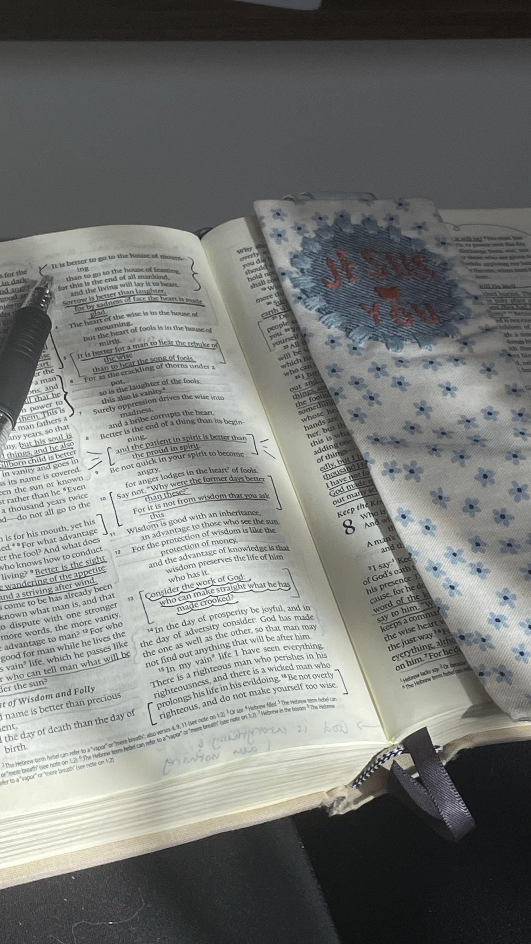 embroidered fabric bible bookmark (Jesus loves you)