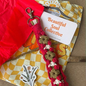 SNEMUDF Boho Macrame Daisy Keychain - Handmade Wristlet Lanyard With Lobster Clasp, 7.25" Total Length