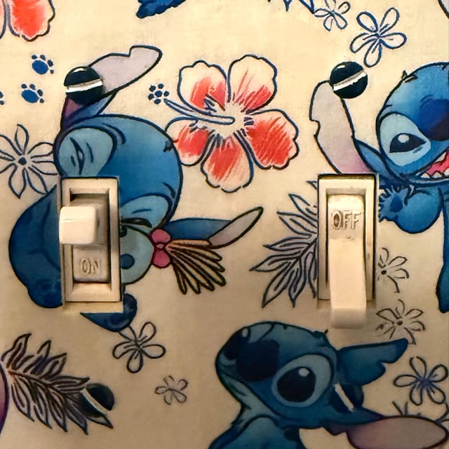 ディズニースティッチスイッチプレート照明カバーフィギュア付き
