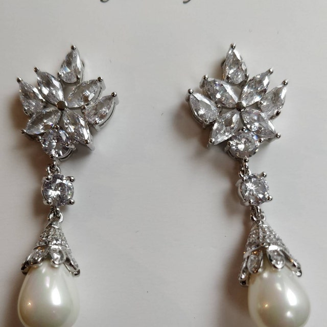 ☆TATIANA☆ Classic Half Pearl EarringsEC1696 Tahitian Cultured Pearl Earrings 1/20 ct tw Diamonds