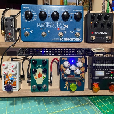 Vertical Desktop Pedalboard / Effects Pedal Stand / Guitar Pedals ...