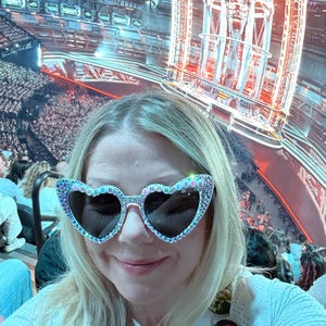 Customizable Bedazzled Heart Sunglasses – Backstreet Boys  display picture 3