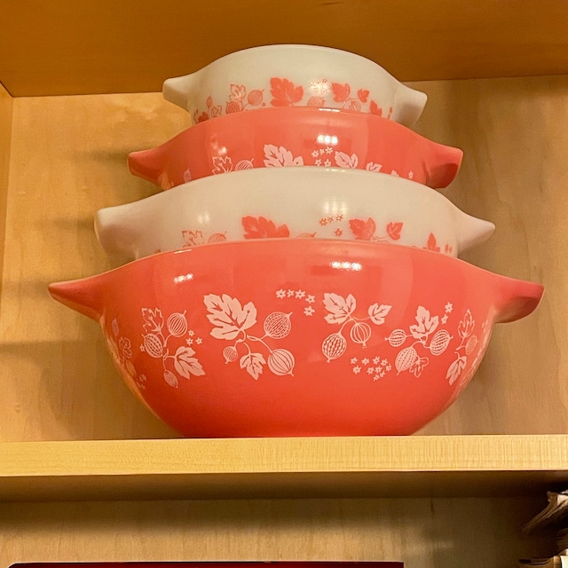 SEALED BOX - Pyrex Shenandoah 440-80 Cinderella Bowl Set (4 pc set SEALED BOX - Pyrex Shenandoah 440-80 Cinderella Bowl Set (4 pc set