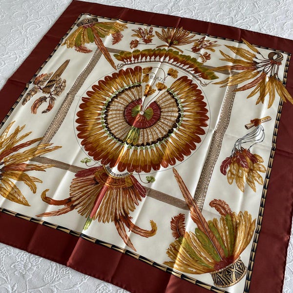 Foulard Hermès Vintage Carré 90 'Grande Tenue' - Soie Rouge/bleu/blanc, Occasion - Made In France