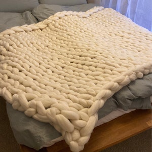 JEFFENLY Giant Bulky Big Yarn Extreme Arm Knitting Kit Chunky Knit Blanket  Very Thick Gigantic Yarn Massive Knitted Loop