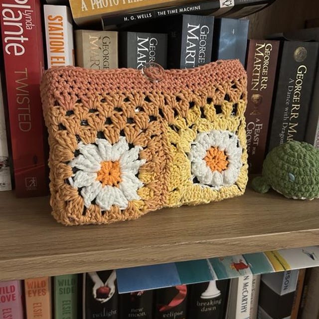 revo.　ヨーロッパ　ハンドメイド　カバー　かぎ針 かぎ針編みのブックスリーブ、かぎ針編みのKindleカバー、本のギフト