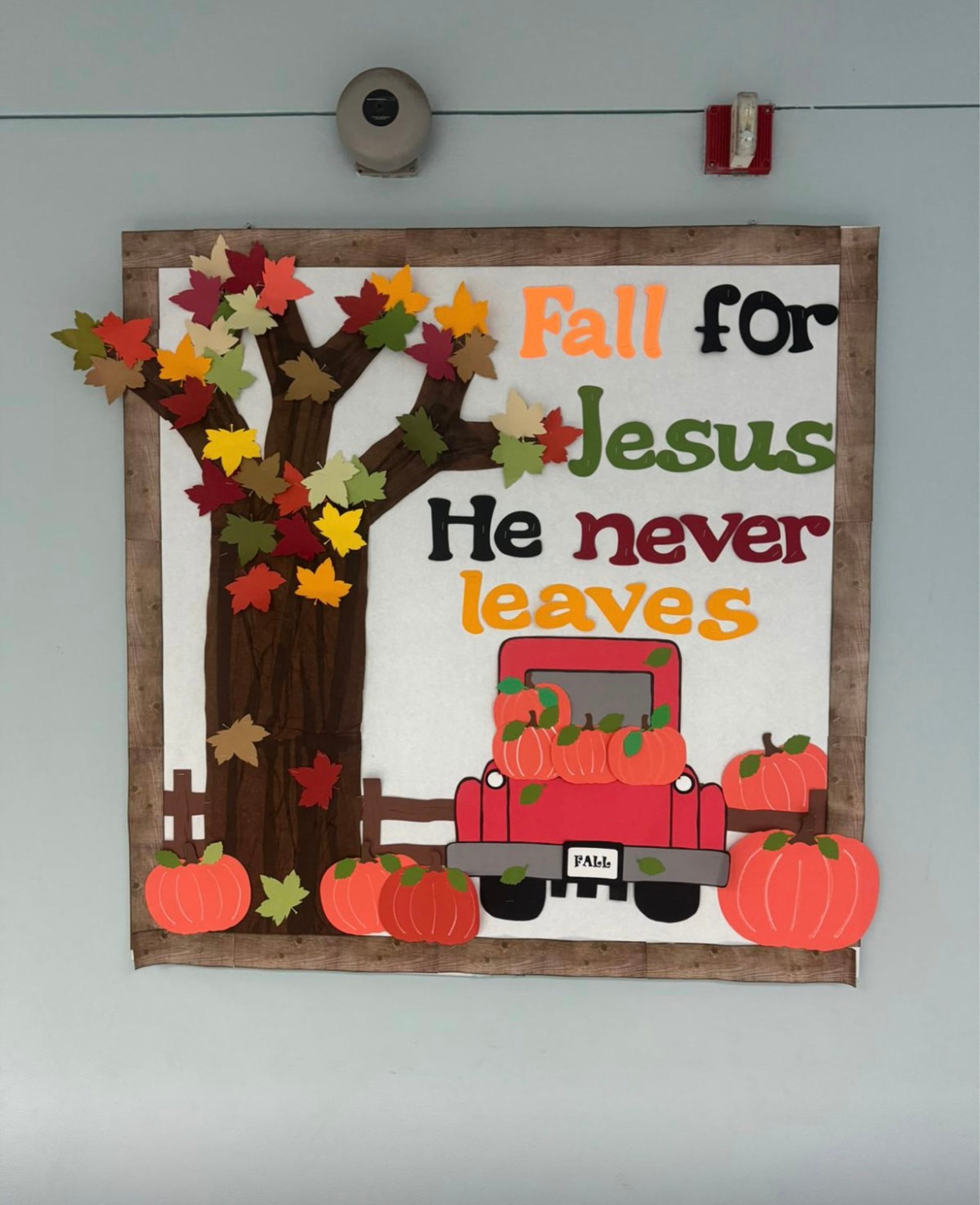 Teacher School Fall Bulletin Board for Classroom Decoration/ Fall/ Autumn/ Cardstock