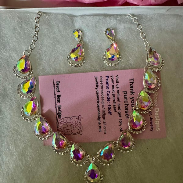 Elegant Emerald White & Pink Necklace Set - Rent