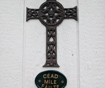 Cead Mile Failte, Green & Gold