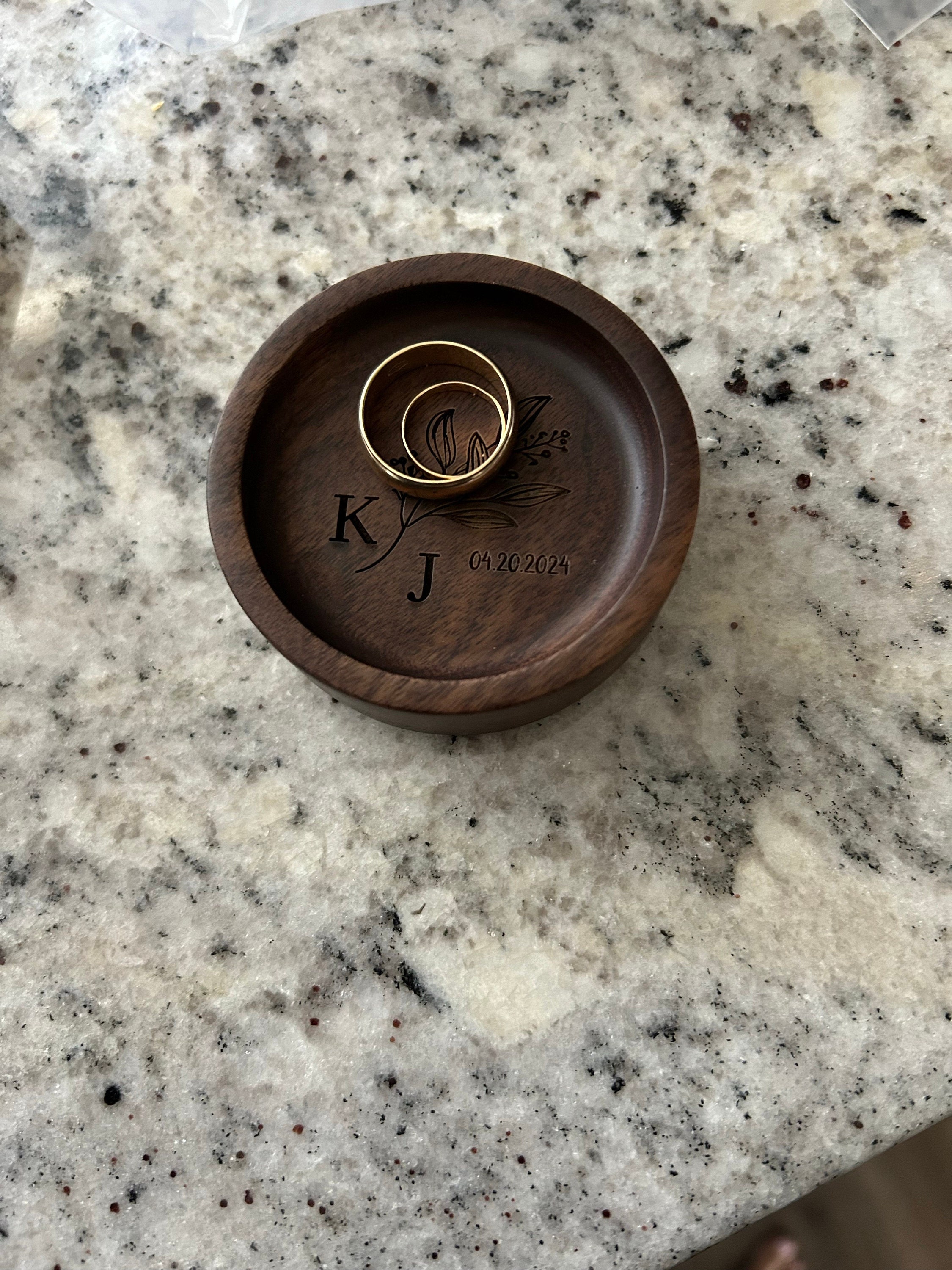 Custom Round Wood Ring Dish, Engagement Ring Holder, Personalized Wedding Ring Dish, Wedding Gift, 5th Anniversary Gifts, Gifts for Newlywed