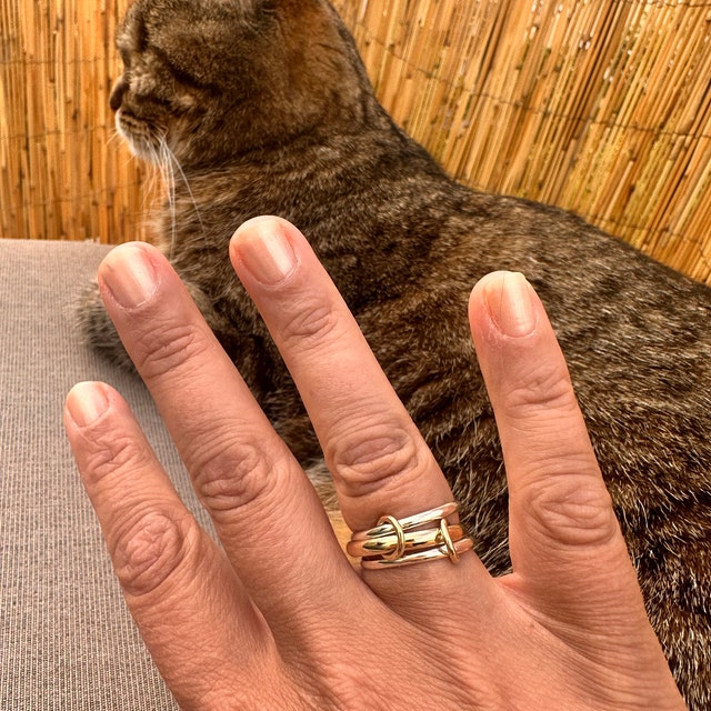 Heavy Fit Two Tone Link Connected Rings, Interlocking Ring, Gold and Silver Statement Ring, Maximalist Stacking Ring, 1/20 14K R2 - Etsy Heavy Fit Two Tone Link Connected Rings, Interlocking Ring, Gold and Silver Statement Ring, Maximalist Stacking Ring, 1/20 14K R2 - Etsy