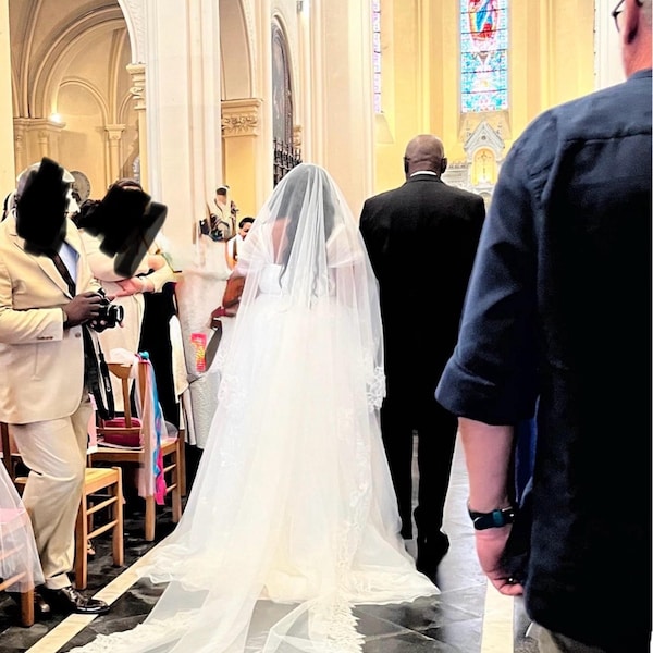 New Chapel Length Mantilla Lace Wedding Veil Bridal Veil in White Off-White Ivory with Metal Comb