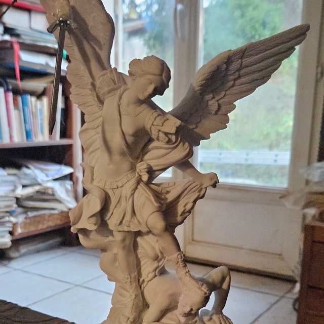 聖ミカエル大理石天使彫刻 - ルシファーを倒す大天使像 - 手作り大理石