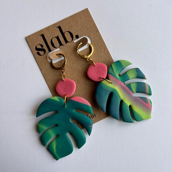 Green Acrylic Leaf Charms - 18mm Plastic Pendant Beads (Choose 50, 100, Or 200 Pieces)