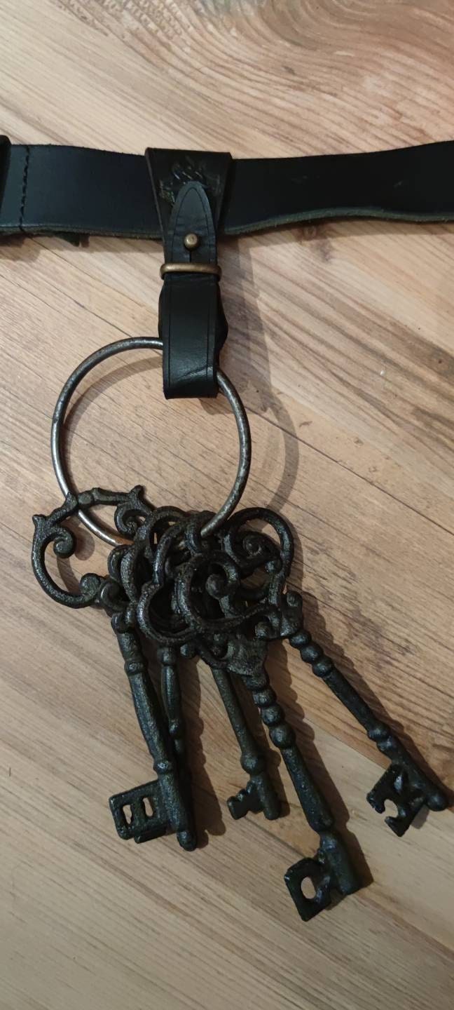 Leather Mug holder, tankard strap for belt, key ring holder, renaissance faire belt accesory, medieval viking celtic cosplay costume LARP