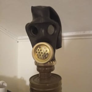 希少なヴィンテージ黒色ソ連製ShMSガスマスク ― 本物のソ連冷戦時代の