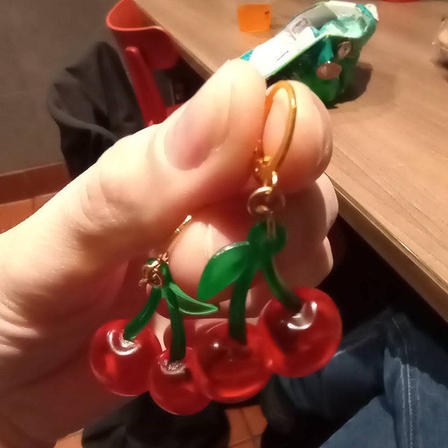 30 Stück Mini Rote Kirsch-Anhänger Aus Acryl – Süße Charms Für DIY Weihnachtsschmuck, Ohrringe, Armbänder & Geschenke