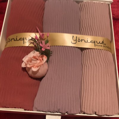 NEUTRAL HIJAB GIFT BOX with hijab magnets main image 1