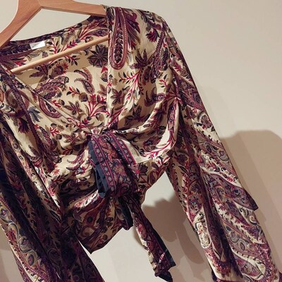 SILK BELL SLEEVE TOP