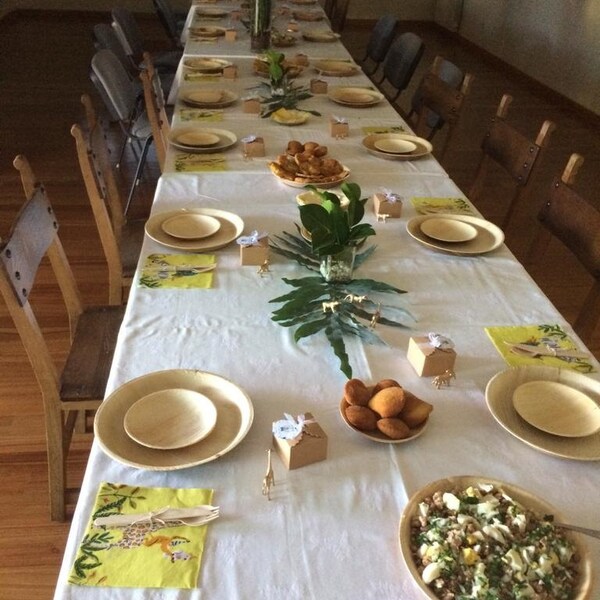 FOOGO Green 50pcs Assiettes Jetables Feuille de Palmier, 15cm Petites Carré, Écologique Biodégradable Compostable Comme Assiettes Bois, Bambou, Papier, Plats Chauds, Mariage, Pique-Nique, Fête
