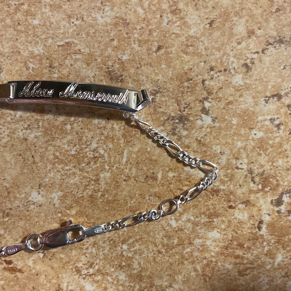 Sterling Silver Children’s Figaro Identity Bracelet with Red Heart – Free Engraving main image 1