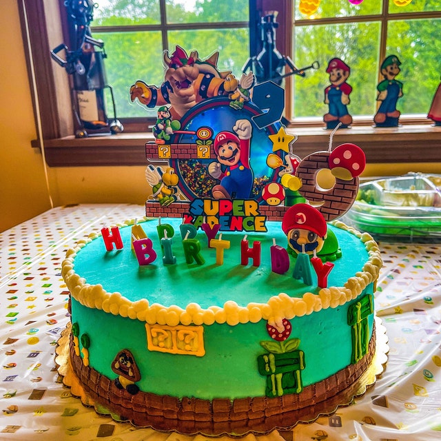 BuySeasons 266339 Super Mario Kingdom 7.5 in. Round Edible Cake Topper