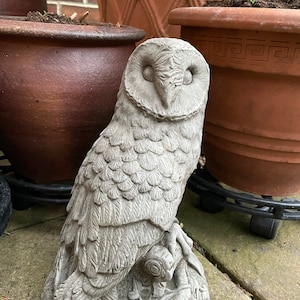 Statue En Pierre Reconstituée En Forme Chouette