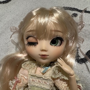 Pullip and Blythe Faceup | Doll Makeup Commission - Etsy