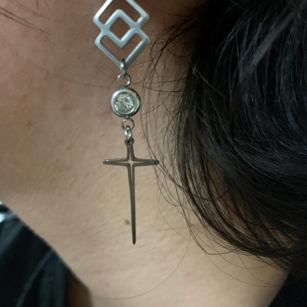 Boucles D'oreilles Arlecchino Genshin Impact - Croix Noire Et Blanche En Acrylique - Clous Acier - Neuf Avec étiquettes