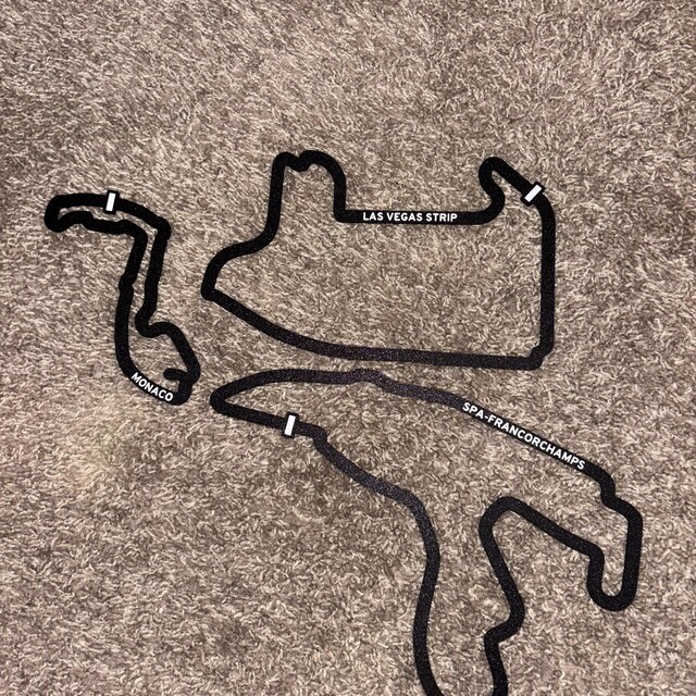 【値下げ】F1 レーシングカー　壁掛け　インテリア Formula 1 Track Layout Wall Art - 2025 F1 Schedule - Racing