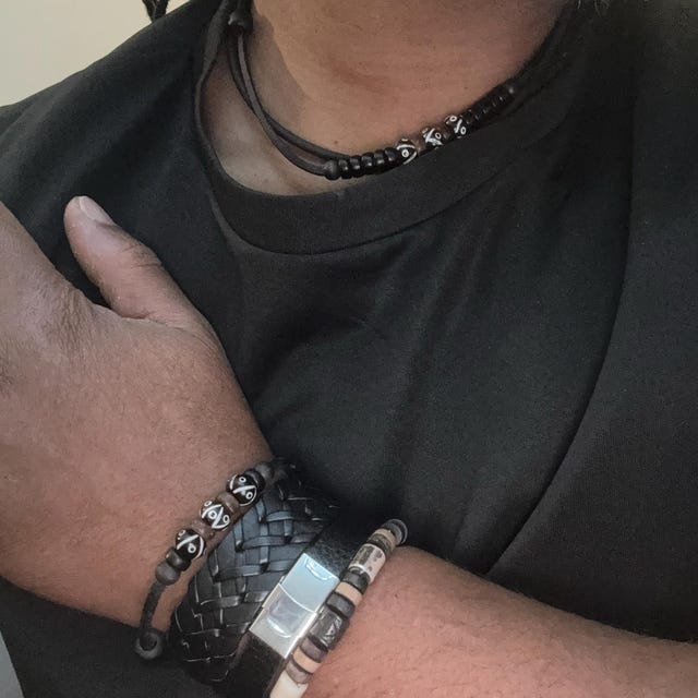 Collana da uomo con ciondolo Buddha con testa di Buddha in oro e mano in argento | Classy Men Collection