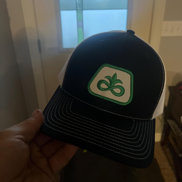 Vintage Pioneer Seeds Logo Patch on a Richardson 112 Trucker  display picture 3