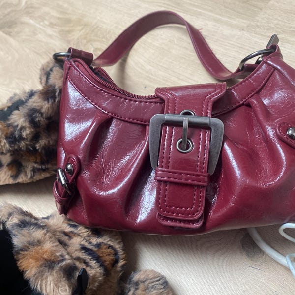Horseshoe Buckle Bag (Red)