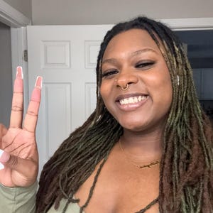 De'Ivyion added a photo of their purchase