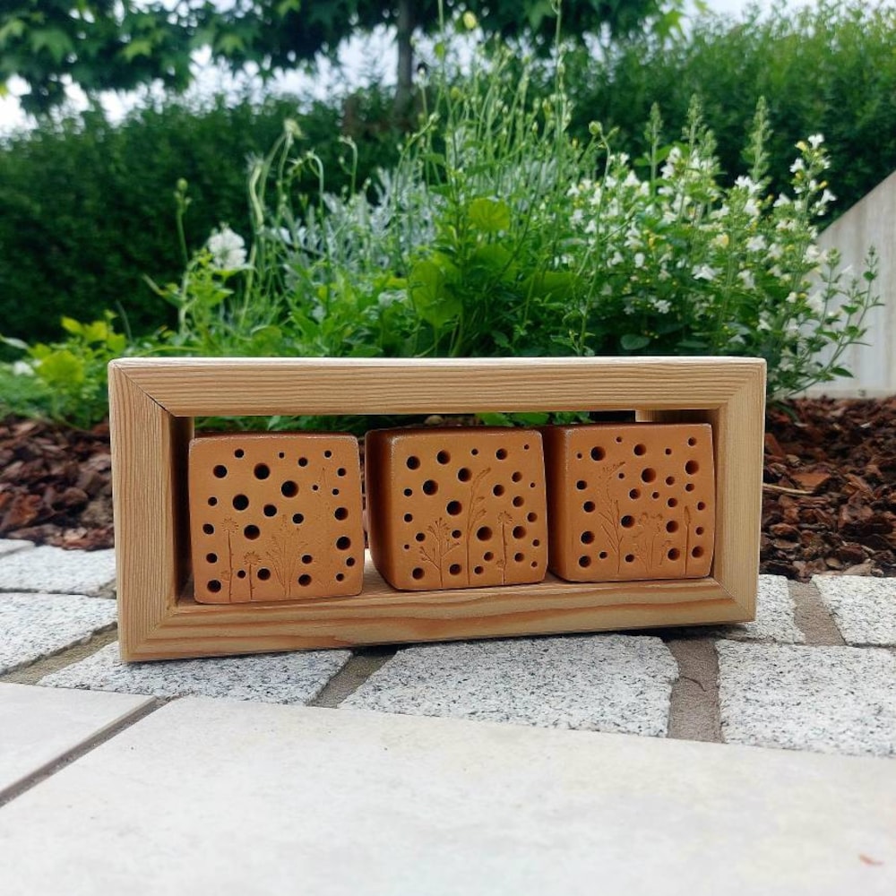 3er Bienensteine im Lärchenholzrahmen