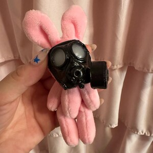 不気味でかわいいガスマスクテディベアウサギぬいぐるみガスマスクキー