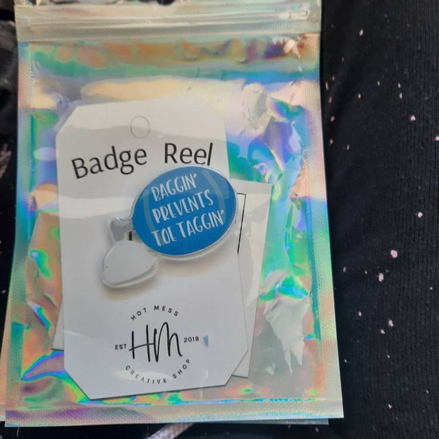 Baggin Prevents Toe Taggin Funny Blue Badge Reel, RN ID Holder