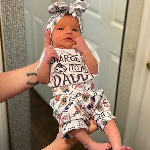 Newborn Baby Girl Outfit Charge It To My Daddy Baby Outfit Baby Clothes Kleding Unisex kinderkleding Kledingsets Trendy Baby Outfit Favorite Things Baby Girl Outfit 