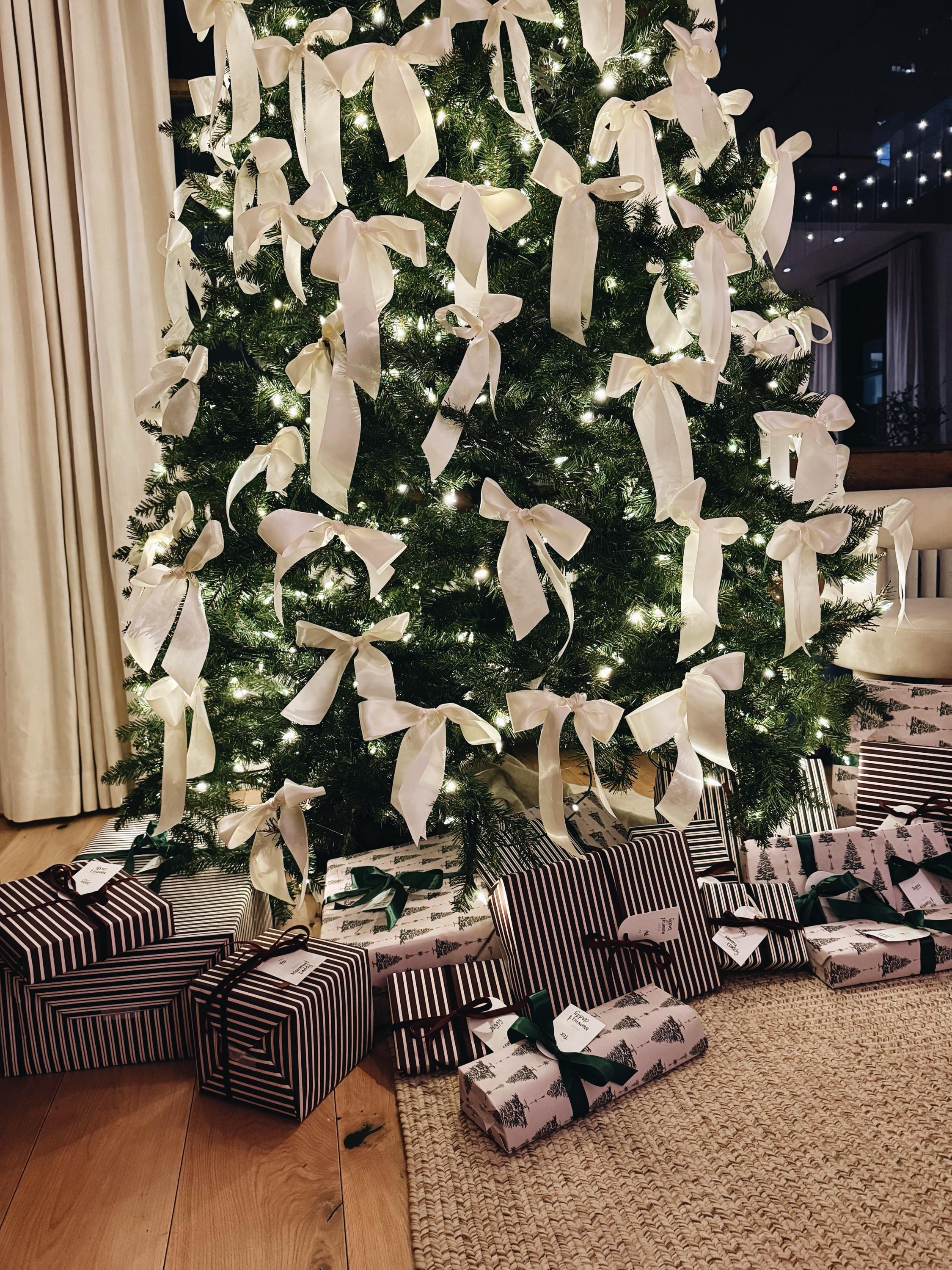 White Christmas Tree Wrapping Paper Holiday Gift Wrap Xmas Decoration Christmas Present Wrapping Roll Festive Decor Classic Gift Wrap Paper