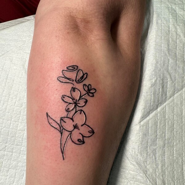 Daisy April Flower, Birth Flower Line Art Tattoo Drawing Design
