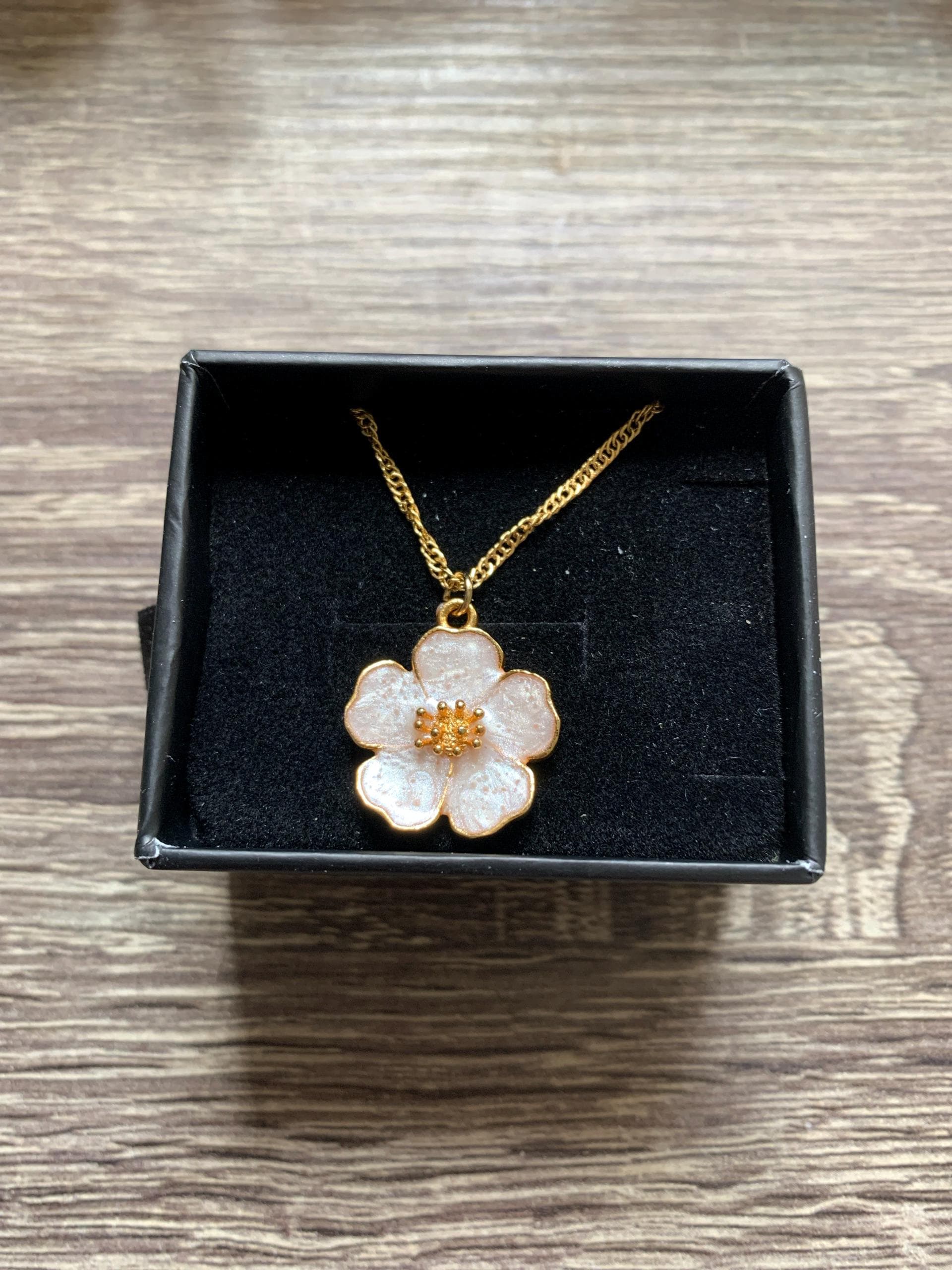 Gold Plated Enamel Sakura Flower Necklace, Flower Necklace, Gold Sakura Flower Necklace, Christmas Gift, Gift for her, Everyday Necklace