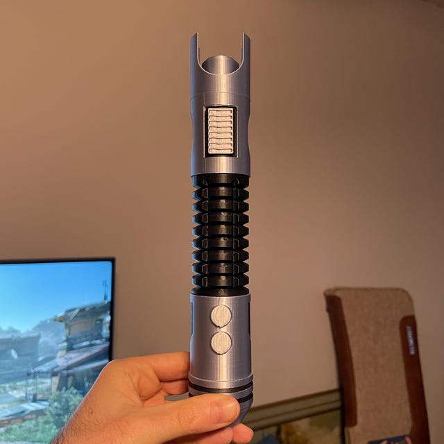 自分だけのカスタム ライトセーバーを作ろう | スター ウォーズ