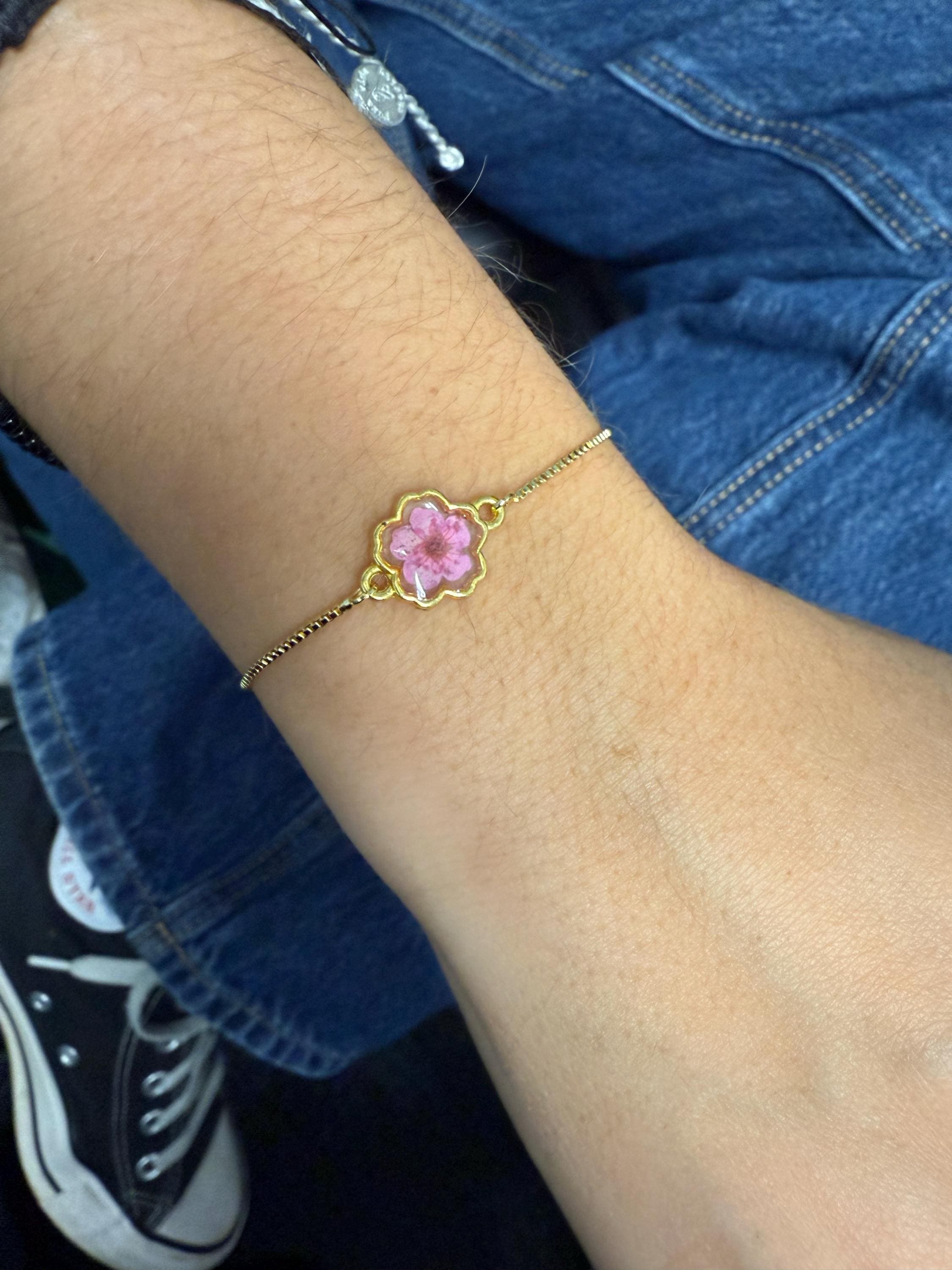 Pressed flower bracelet, Resin bracelet, gold bracelet, Small size, Bridesmaid bracelet, Friendship bracelet, gift for her