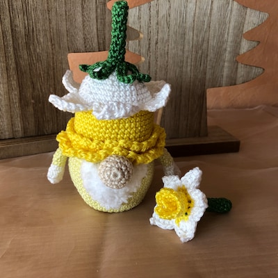 Daffodil Gnome Crochet Pattern, Spring Garden Flower PDF Tutorial ...