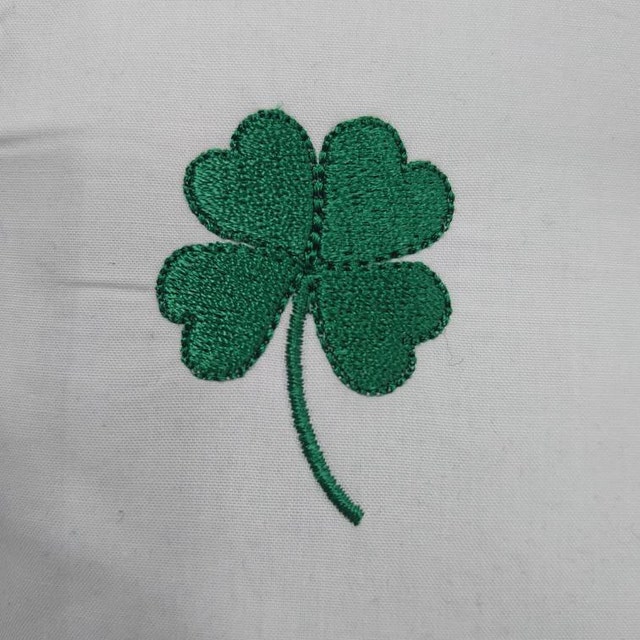 四つ葉のクローバーのミシン刺繍デザイン、フィルステッチ、セント