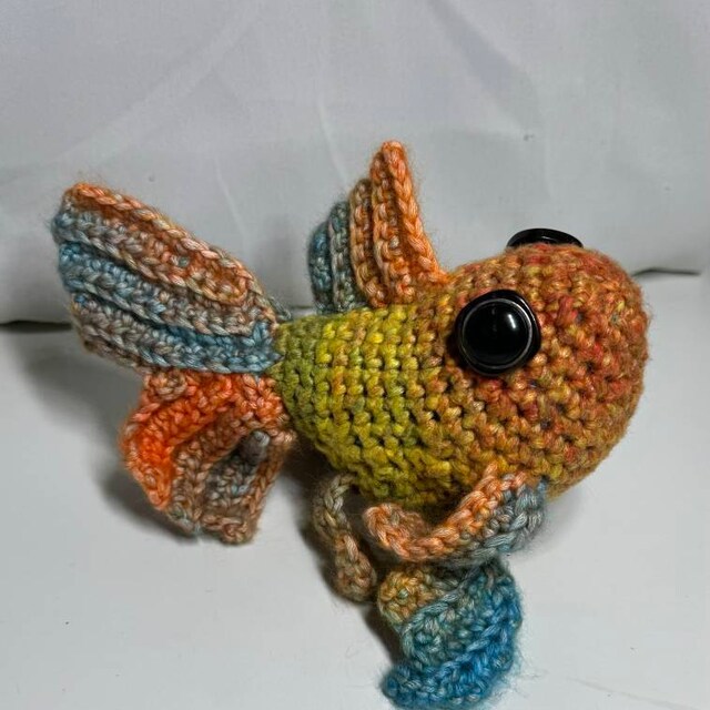 金魚かぎ針編みあみぐるみパターン デジタル PDF 作成者: Crafty